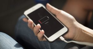 Comment économiser la batterie du téléphone pendant votre voyage