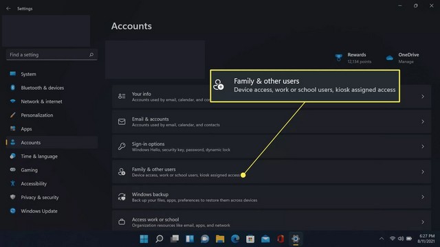 Cliquez sur Famille et autres utilisateurs