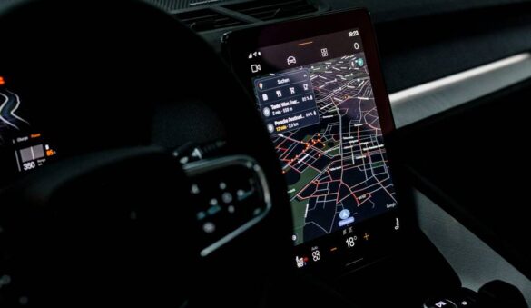 Google améliore Maps sur Android Auto en intégrant les rapports de Waze